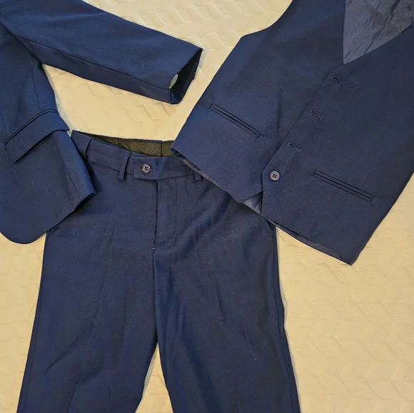 Blue suit size 10 - Picture 5 of 8